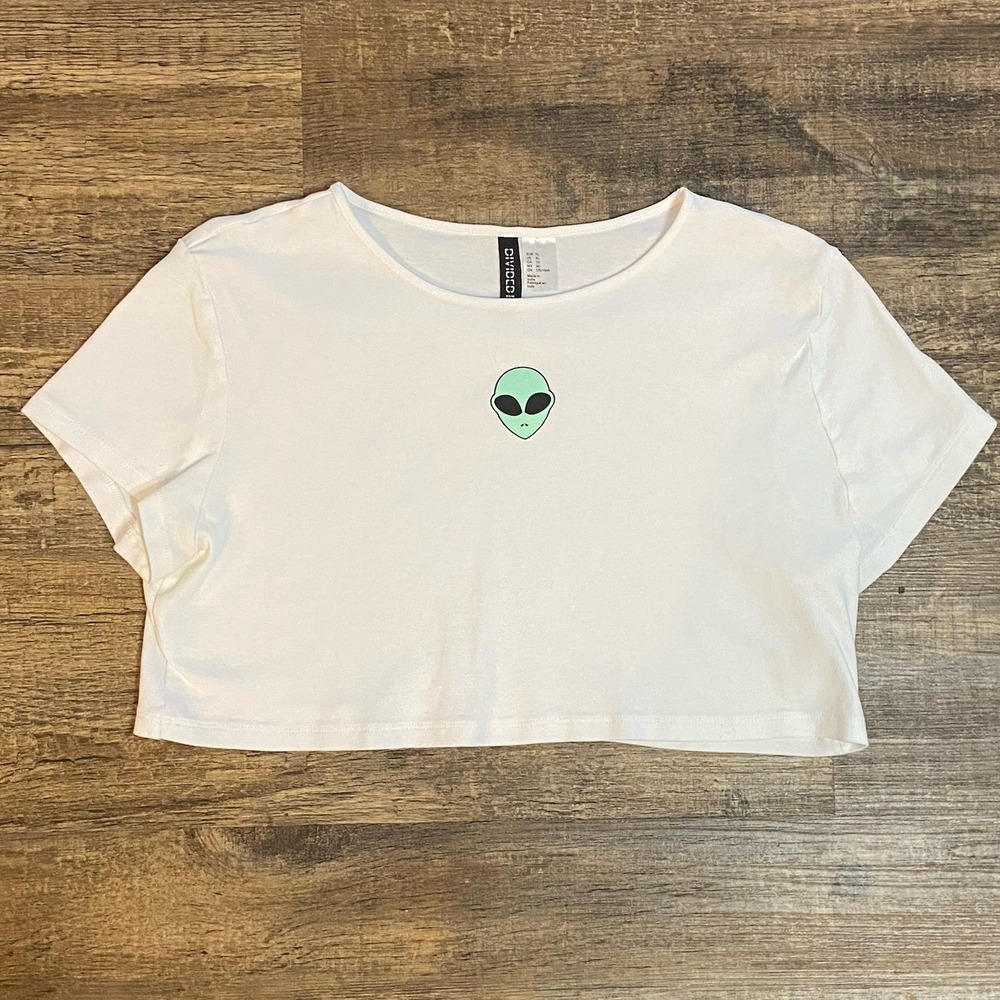Y2K Alien UFO Area 51 Graphic‎ Cropped Baby Tee White XS Conspiracy Core Skater